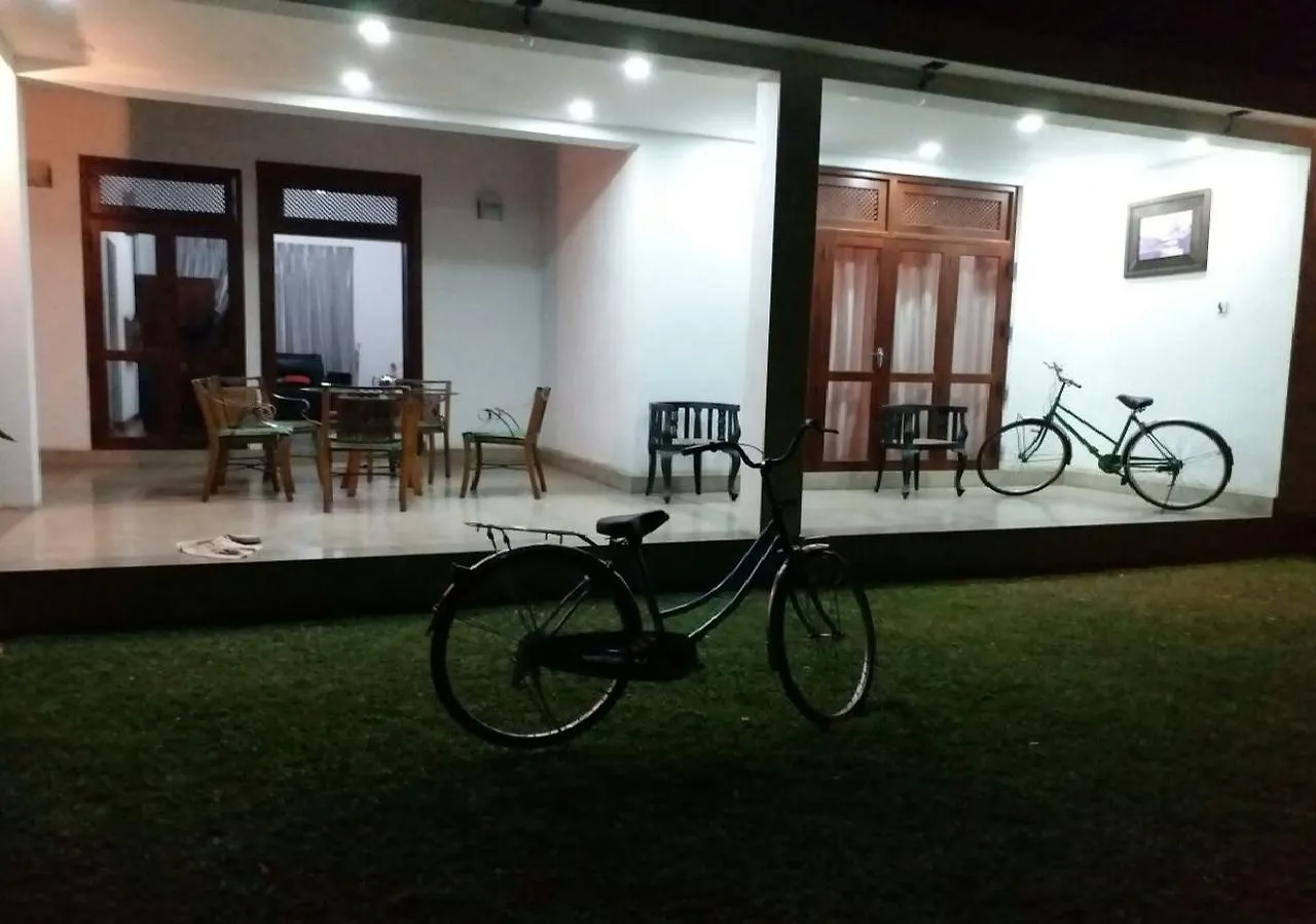 Negombo Holiday Home Вилла