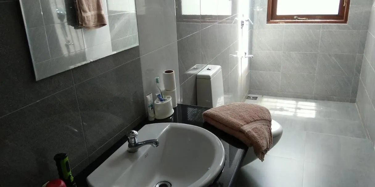 Negombo Holiday Home Вилла