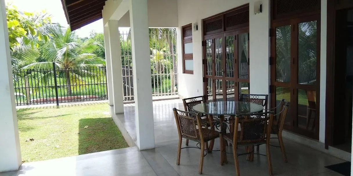 Negombo Holiday Home Вилла